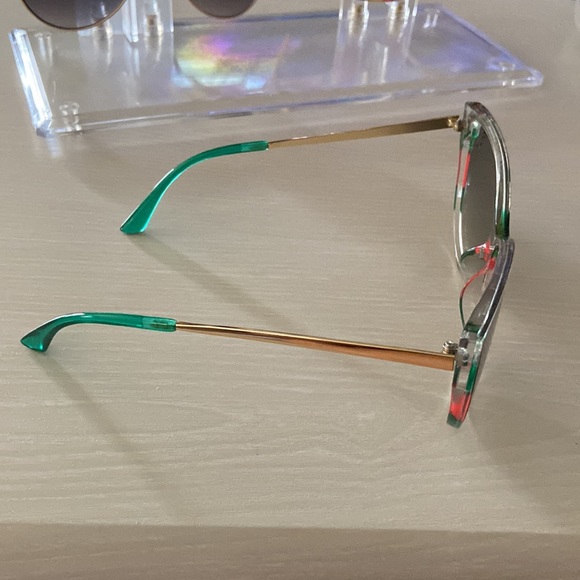 Green and Red Designer Style Sunglasses - Picture 3 of 4